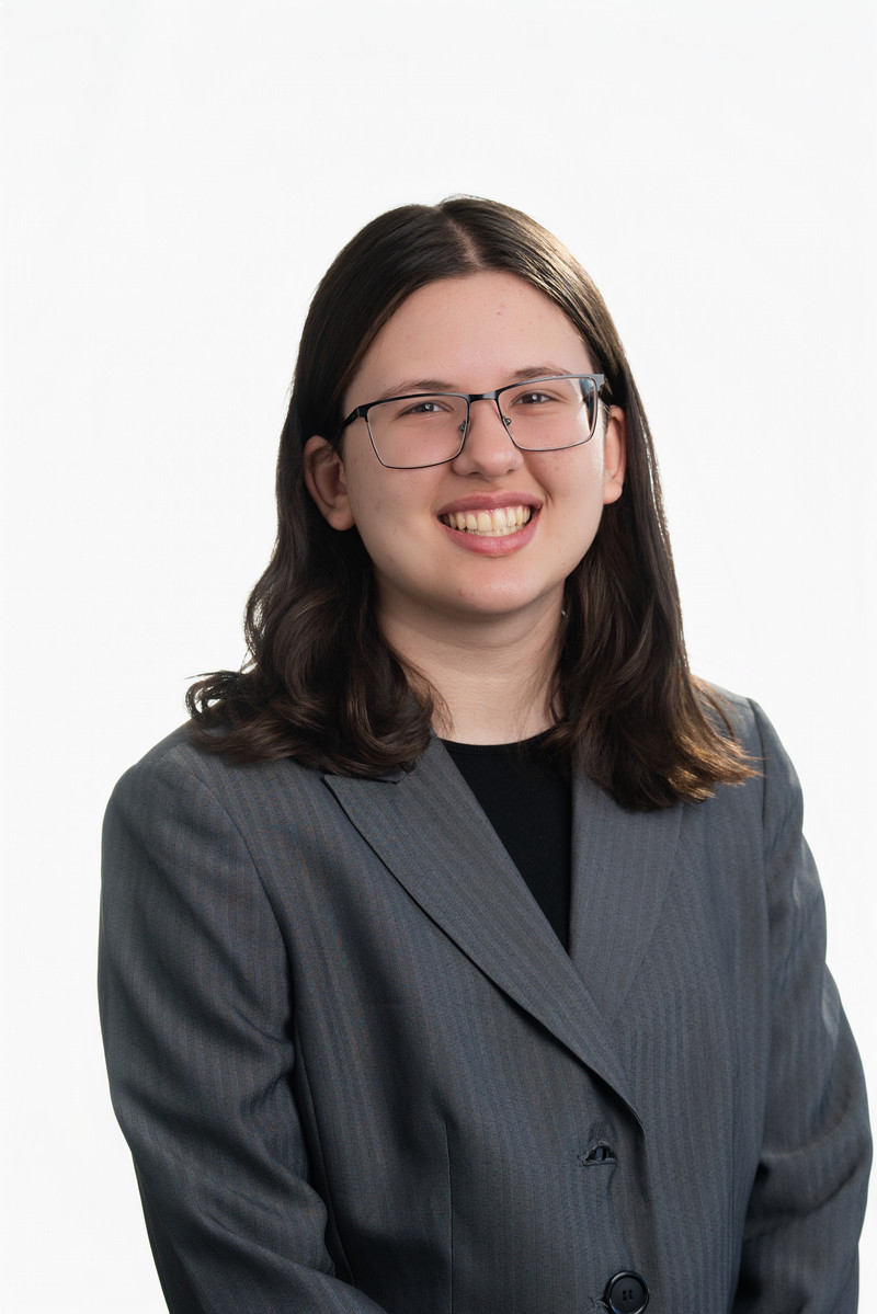 Headshot of Vivian Lindsey