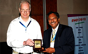 Professor Dravid receives a plaque