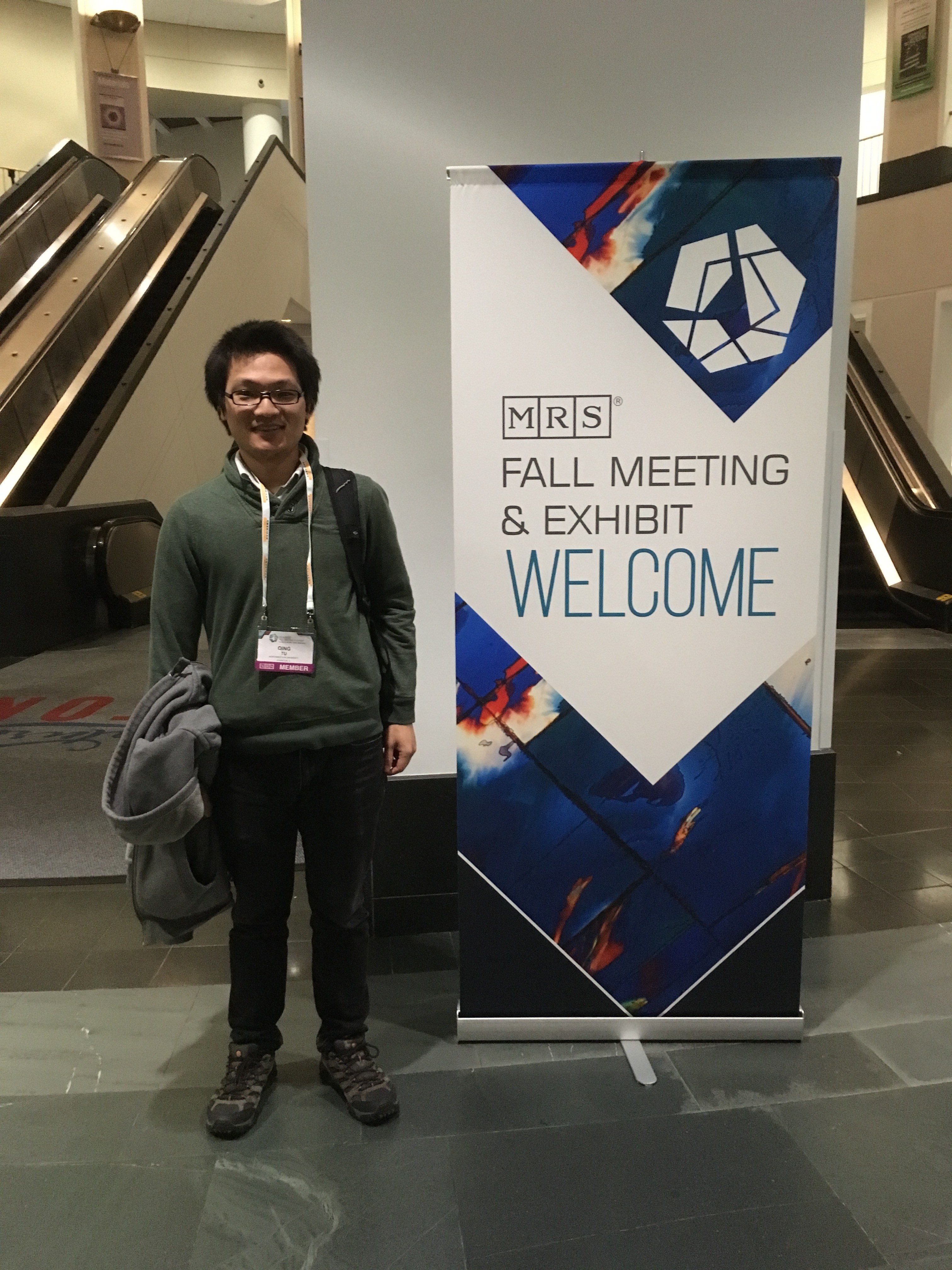 Qing Tu presented his work at the Materials Research Society's fall meeting in Boston.